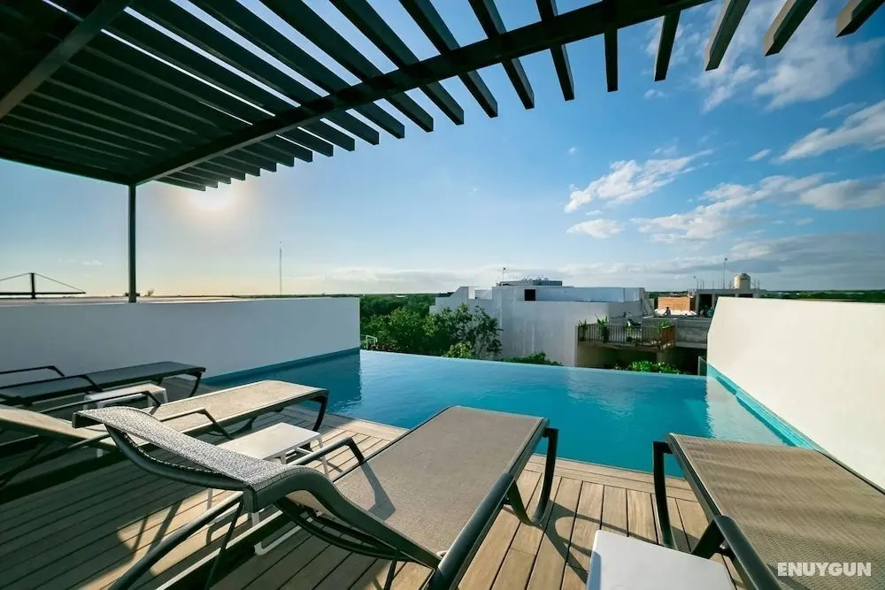 Beautiful Penthouse for 2 With Private Patio and Common Pool in the Building - Havuz