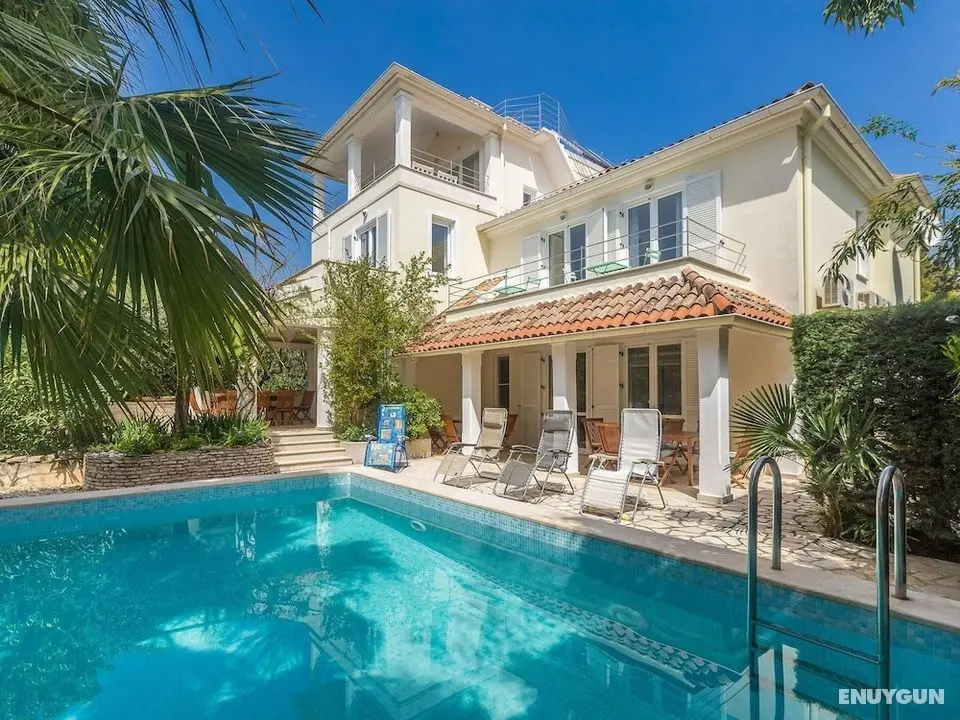 Beautiful Villa in Premantura With Private Pool and sea View - Öne Çıkan Resim