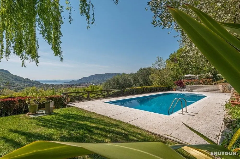 Beautiful Villa With Private Garden and Pool - Öne Çıkan Resim