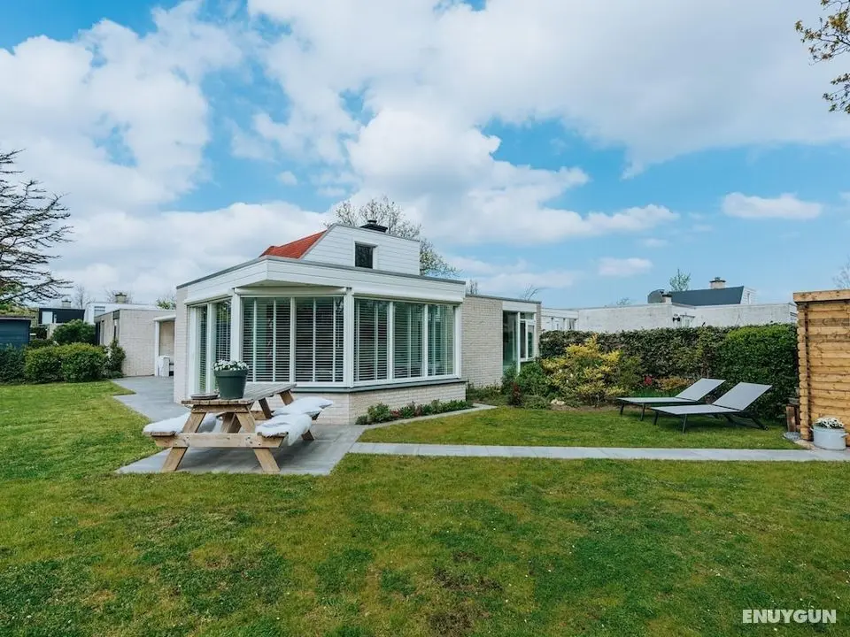 Beautiful, Spacious and Bright Holiday Home With Covered Veranda - Öne Çıkan Resim