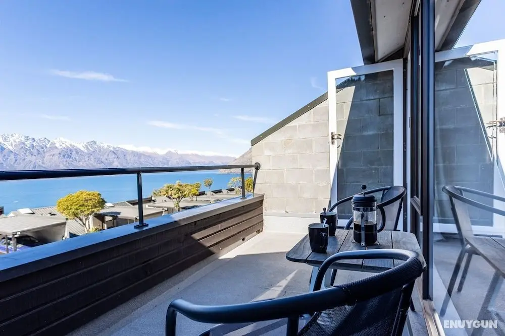 Beautiful Spacious Lake View City Townhouse - Oda Düzeni
