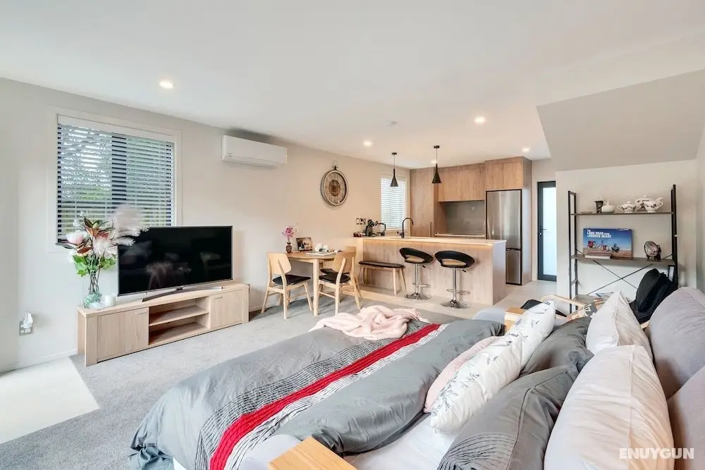 Beautifully Styled 2BR w 2 Carparks & Aircon - Öne Çıkan Resim