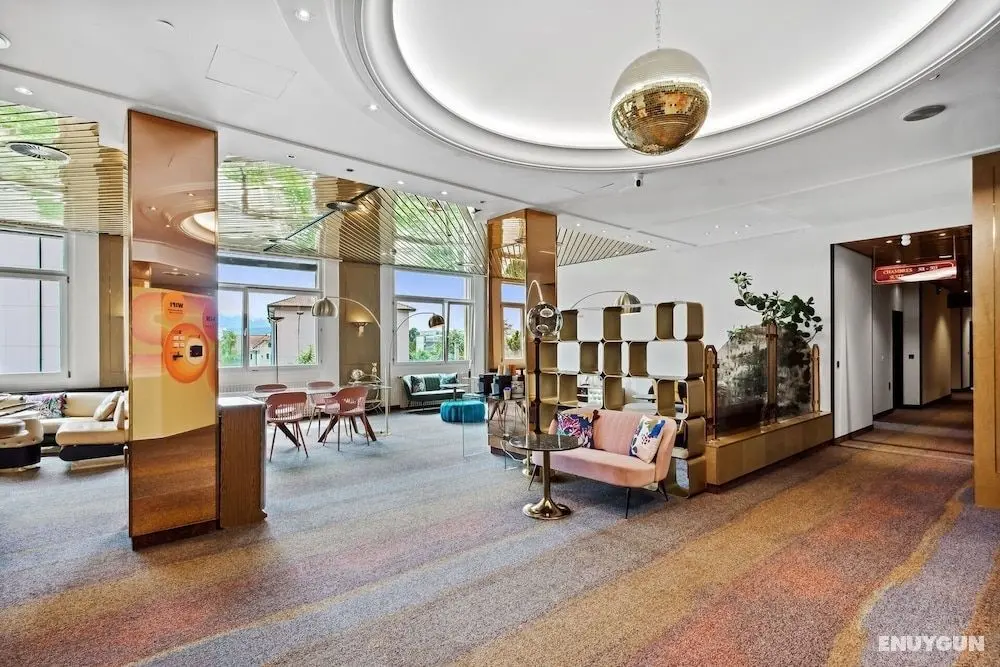 becozy Au Parc Self Check-in Hotel Retro - Lobi