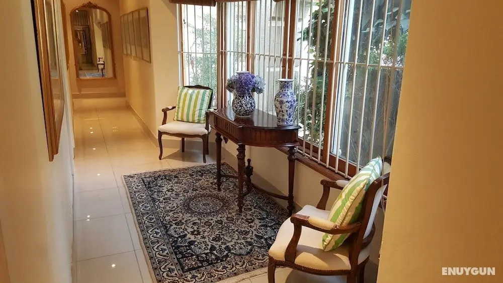 Bed and Breakfast on Melrose - Lobi
