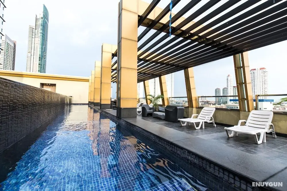 Bella B All Suite Bangkok - Havuz