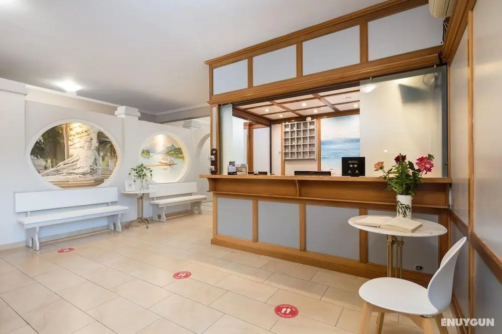 Bella Vista Beach Hotel and Studios - Lobi
