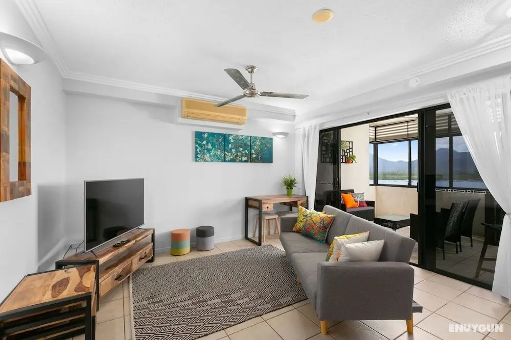 Belle Escapes - Chic City Apartment with Water Views - Öne Çıkan Resim