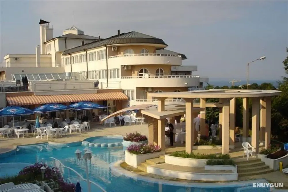 Hotel Bellevue - Havuz