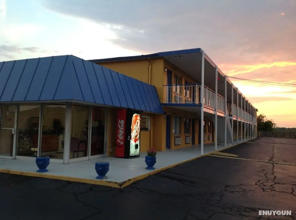 Belmont Inn & Suites - Genel