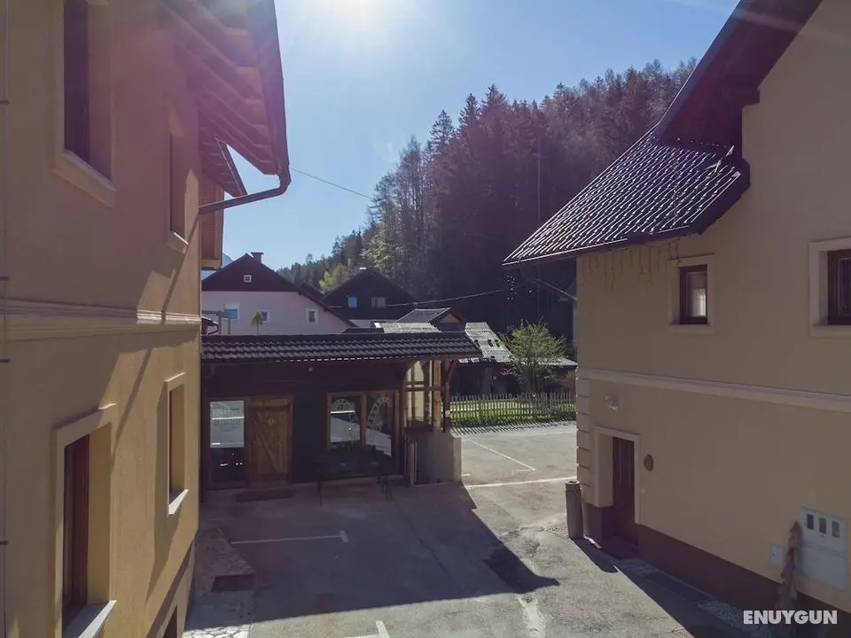 Berghi Hotel and Apartments - Dış Mekanlar