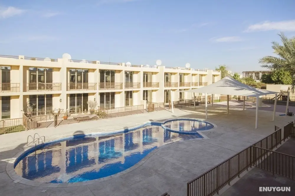 Bespoke Residences - Waikiki Townhouses - Havuz