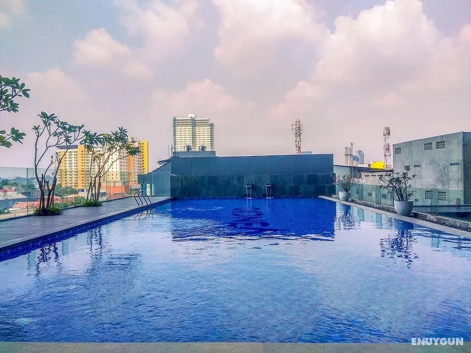 Best Deal Studio at Evenciio Apartment near Campus Area - Havuz