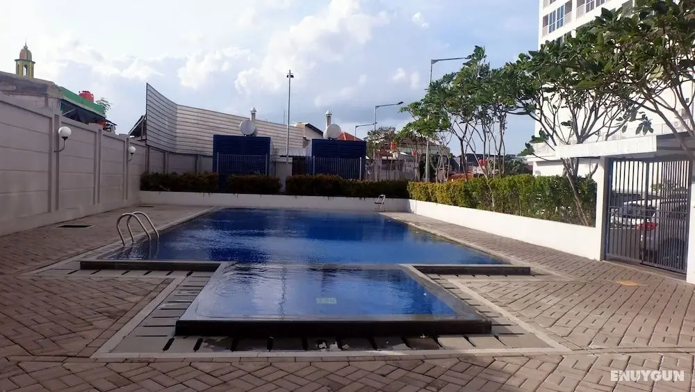 Best Price 2BR at Tifolia Apartment - Havuz