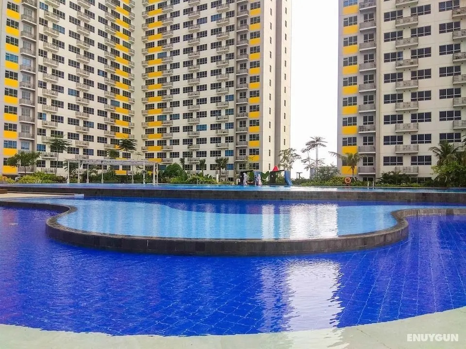 Best Studio with Pool View Springlake Summarecon Apartment - Havuz