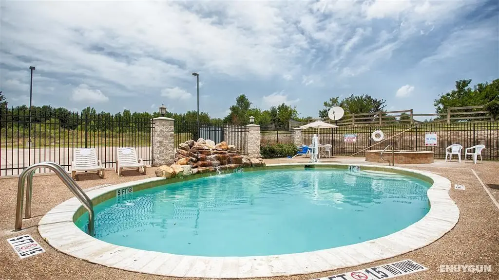 Best Western Mineola Inn - Havuz