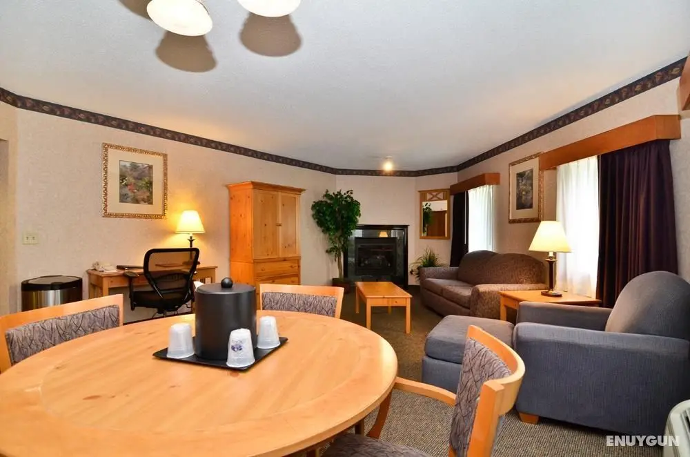 Best Western Plus Executive Court Inn - Oda