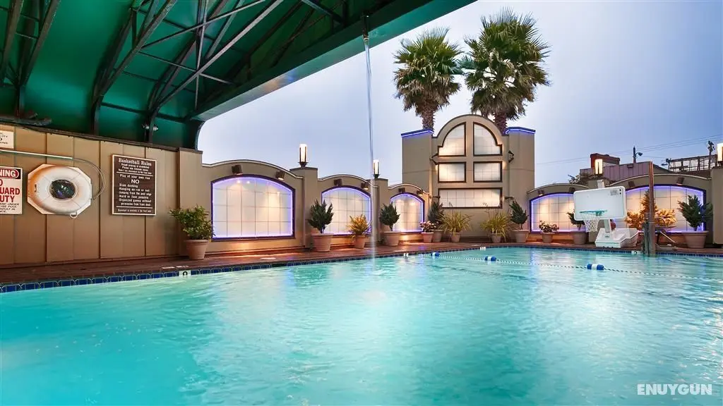 Best Western Plus Humboldt Bay - Havuz