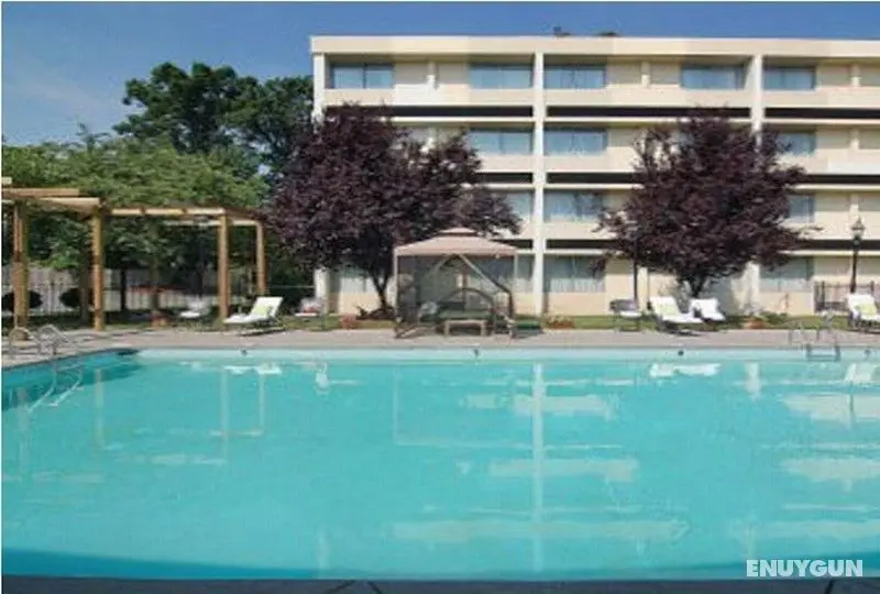 Best Western Plus Unversity Inn - Havuz