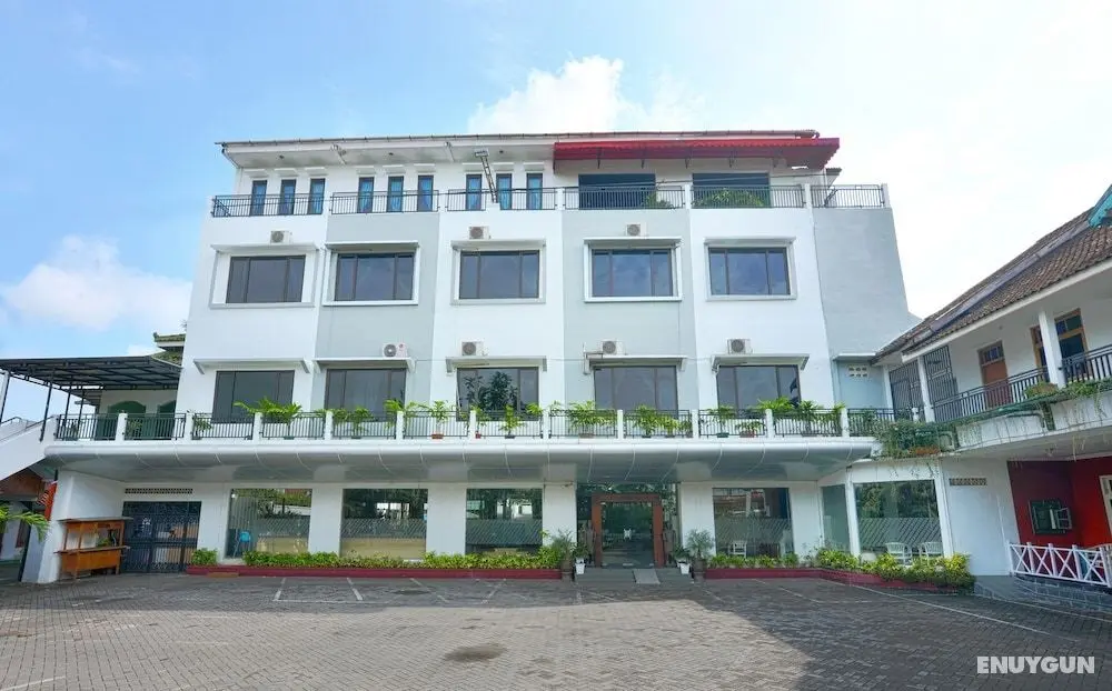 Hotel Bhinneka - Dış Mekan