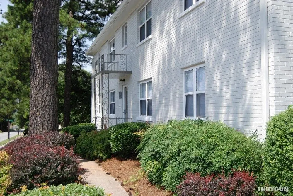The Big Awesome 2BR 1BA Condo E - Includes Bi-weekly Cleanings w Linen Change - Oda
