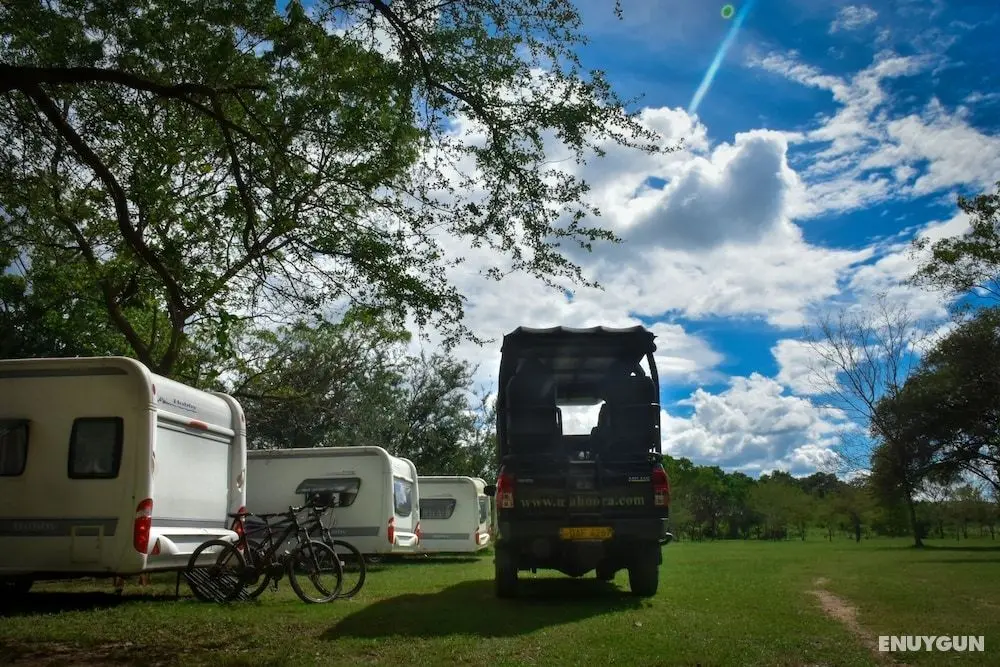 Big Game on Wheels - Wilpattu - Öne Çıkan Resim