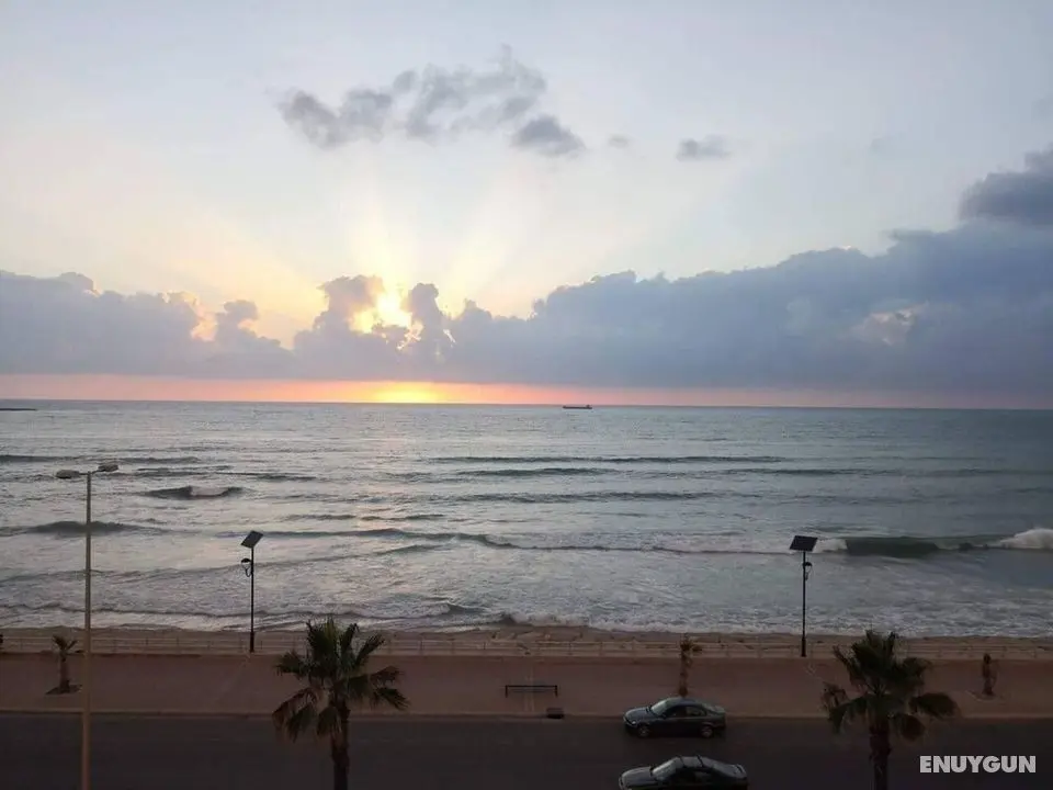 Big Seafront Apartment in Saida, Lebanon - Plaj