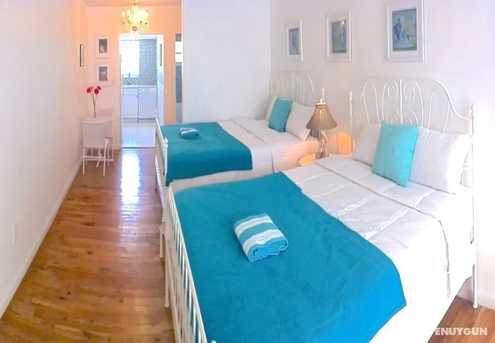 Bikini Lodge - Öne Çıkan Resim