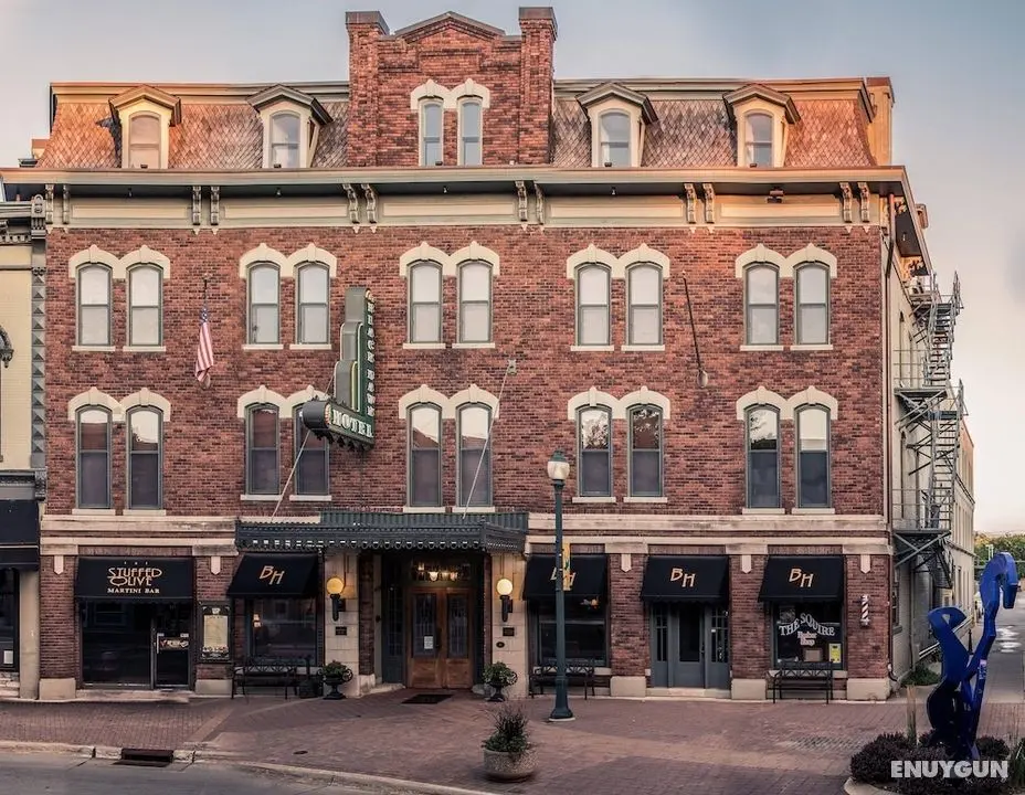 The Black Hawk Hotel - Öne Çıkan Resim