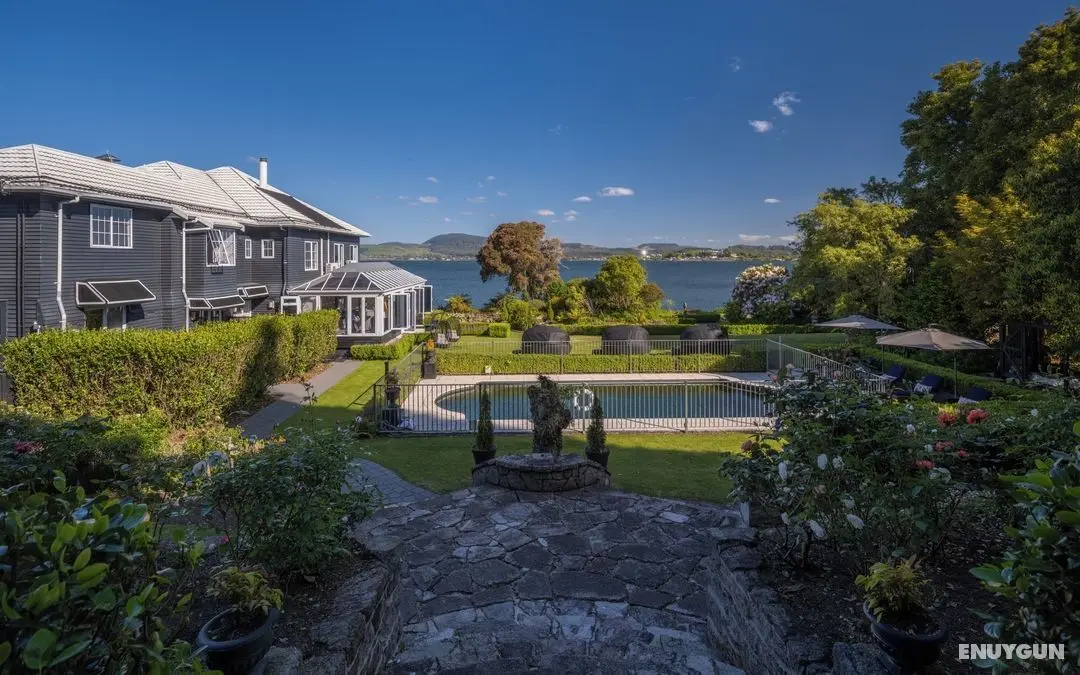 Black Swan Lakeside Boutique Hotel - Öne Çıkan Resim