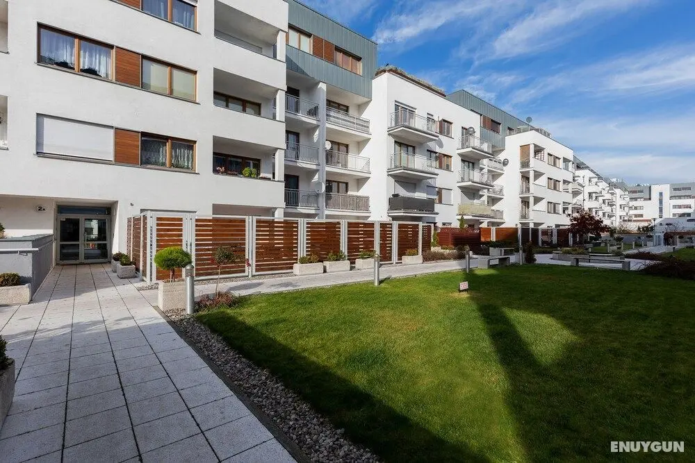 Black&white Apartments by Renters - Dış Mekanlar