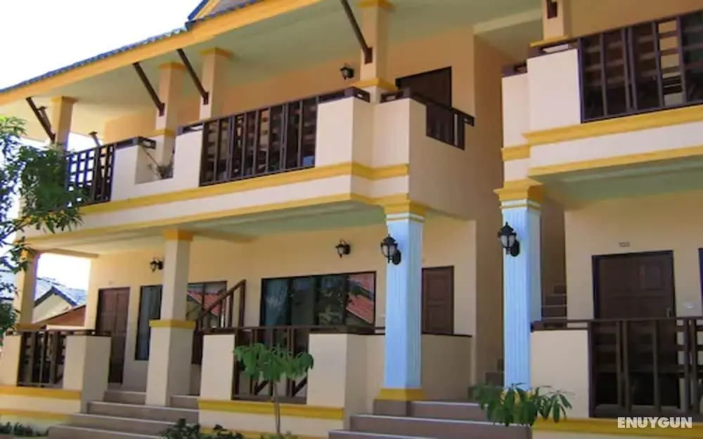 Black & White Bungalows - Öne Çıkan Resim