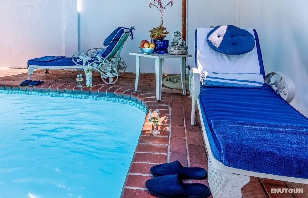 Bleu Cobalt Cottage - Öne Çıkan Resim