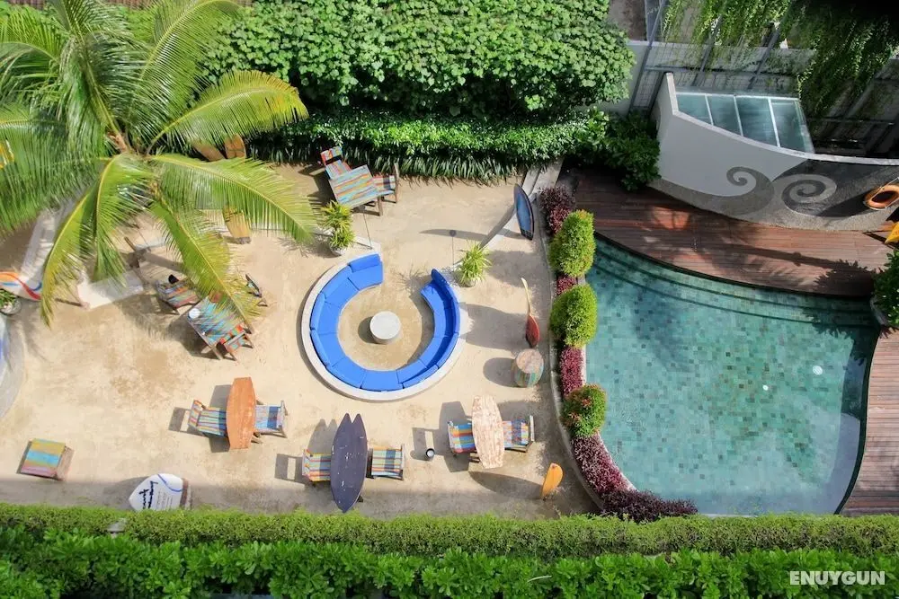 Bliss Surfer Hotel by Tritama Hospitality - Havuz