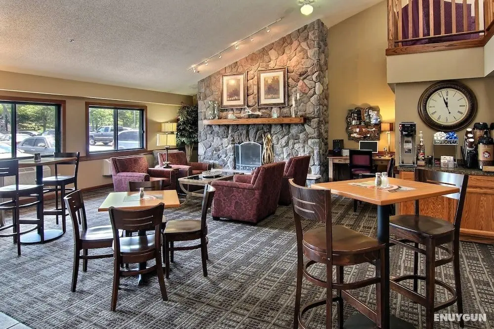 Blossom Hotel & Suites Traverse City - Lobi