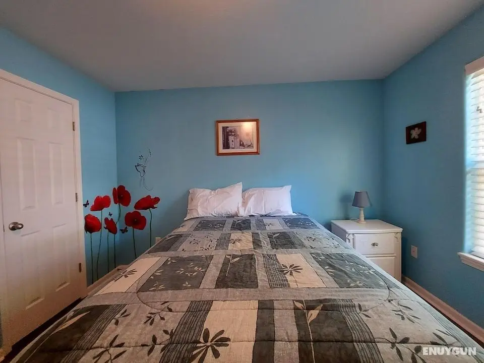Blue Bird Hill with Deck & Middle of Branson Location - Oda