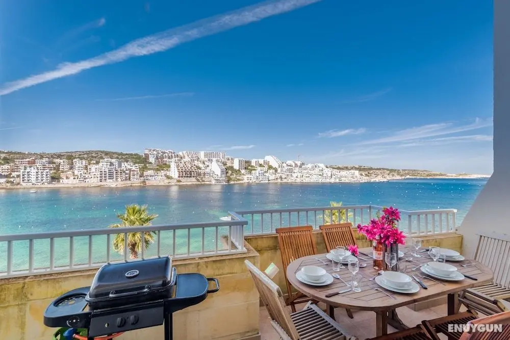 Blue Harbour 4 Seafront apartment by Getaways Malta - Öne Çıkan Resim