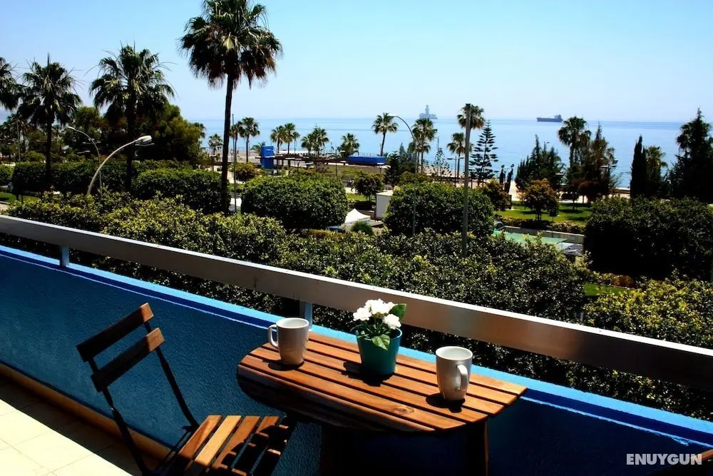 Blue Home - Öne Çıkan Resim