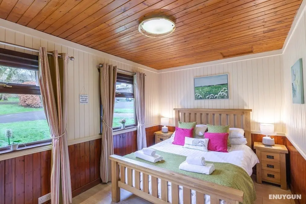 Bluebell Lodge 4 with Hot Tub - Oda
