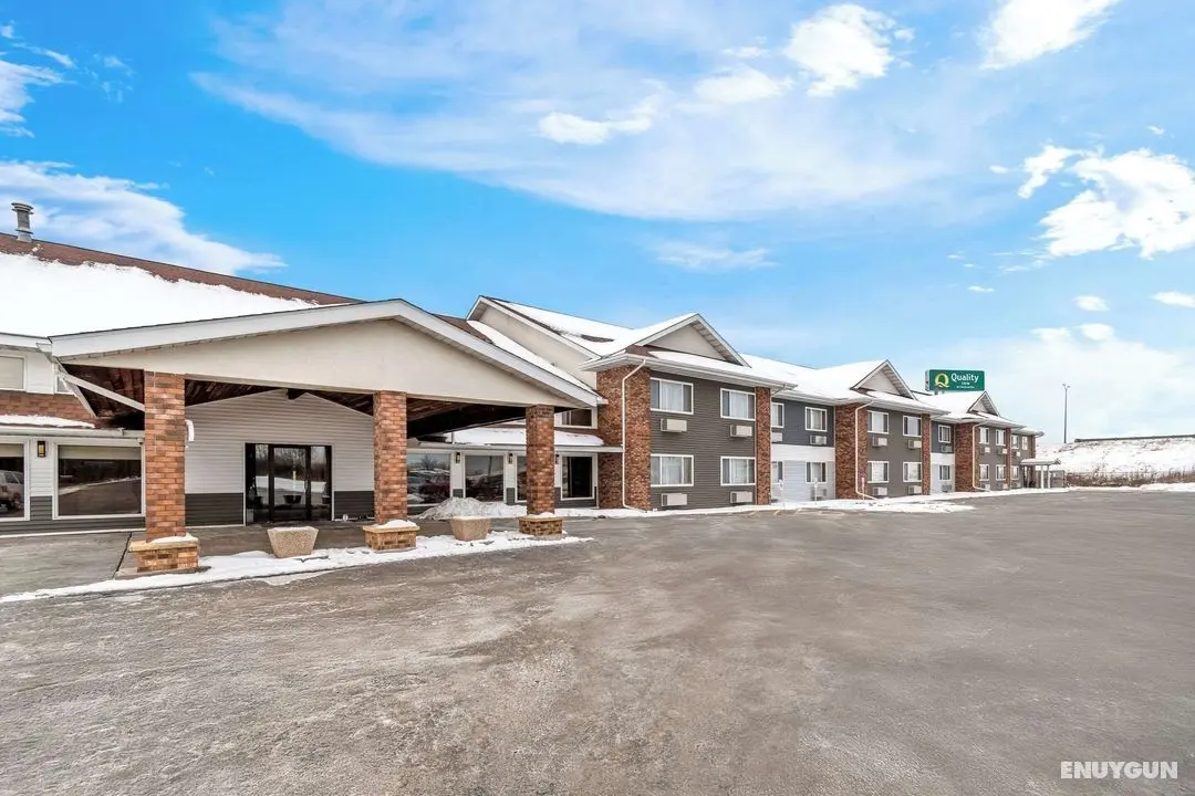 Boarders Inn & Suites by Cobblestone Hotels - Supe - Dış Mekan