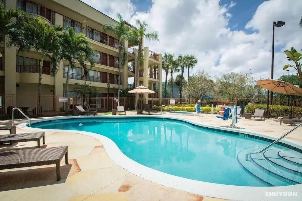 Boca Suites Deerfield Beach - Havuz