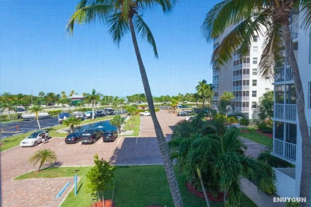 Bonita Beach Tennis Club Condo - Oda