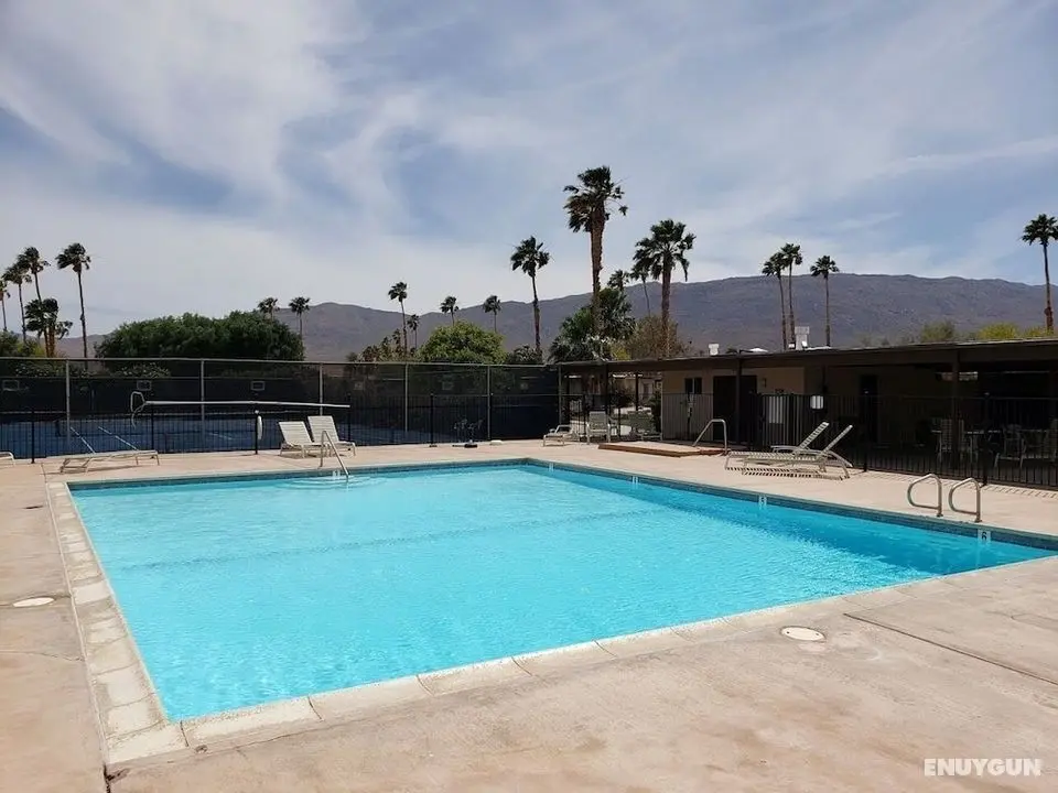 Borrego Springs Embassy - Havuz