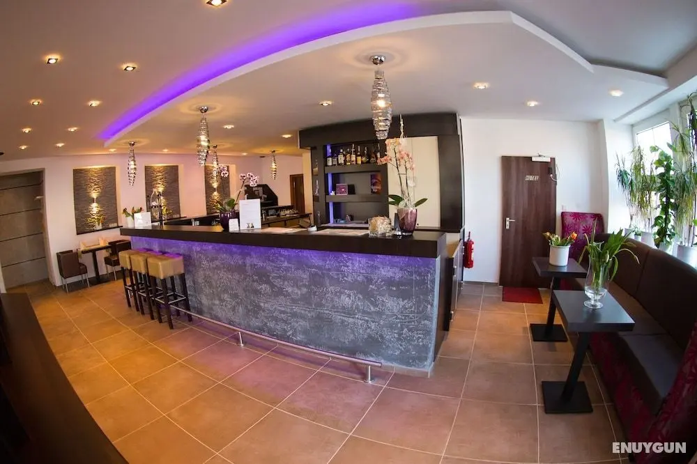Boutique Hotel Goldene Henne - Lobi