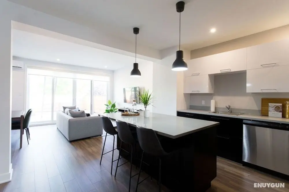 Brand New 3 Bedroom With Rooftop Patio - Öne Çıkan Resim