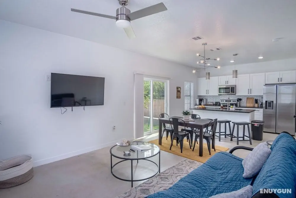Brand NEW #4 Stylish 3BR 2.5ba Near Exciting Dtown - Öne Çıkan Resim