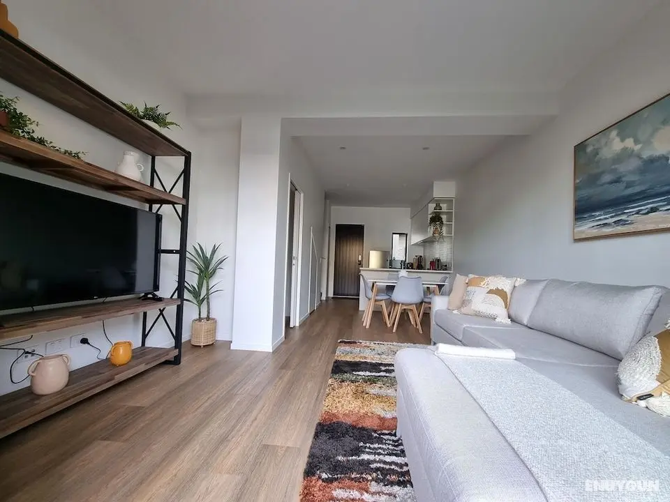 Brand New House by Botany - Parking - Öne Çıkan Resim
