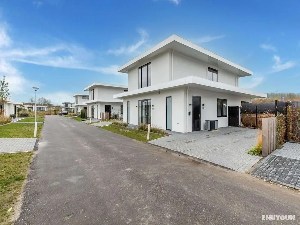 Brand new Luxury Villa on a Small-scale Park With its own Jetty - Öne Çıkan Resim