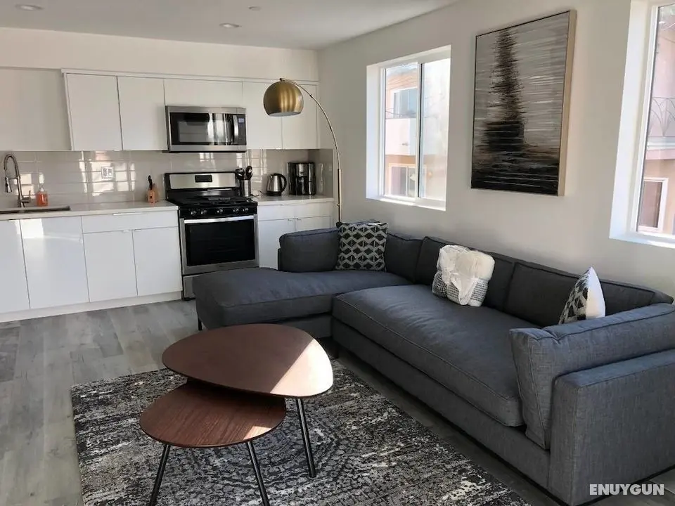 Brand NEW Luxury Spacious 3bdr Townhome Close to 3rd St - Öne Çıkan Resim