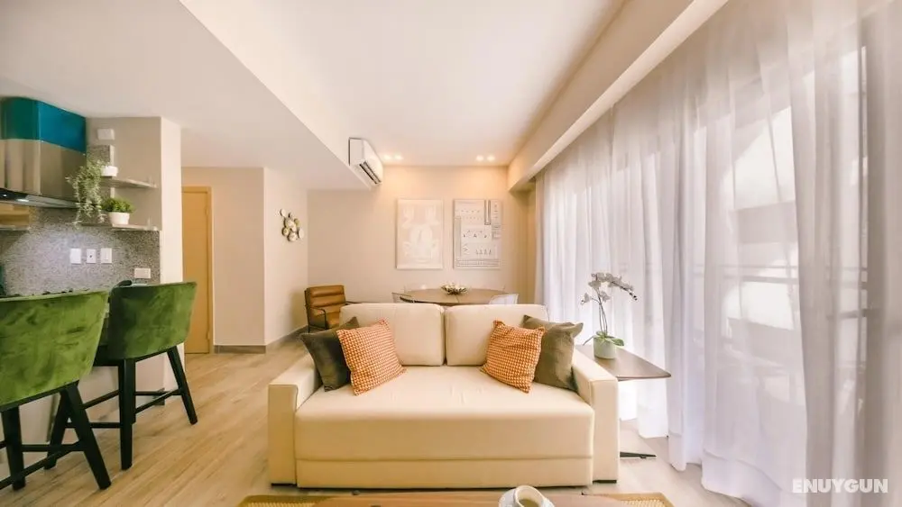 Breakfast Included Fully Serviced Apartment at Regatta Living II - 703 - Oda