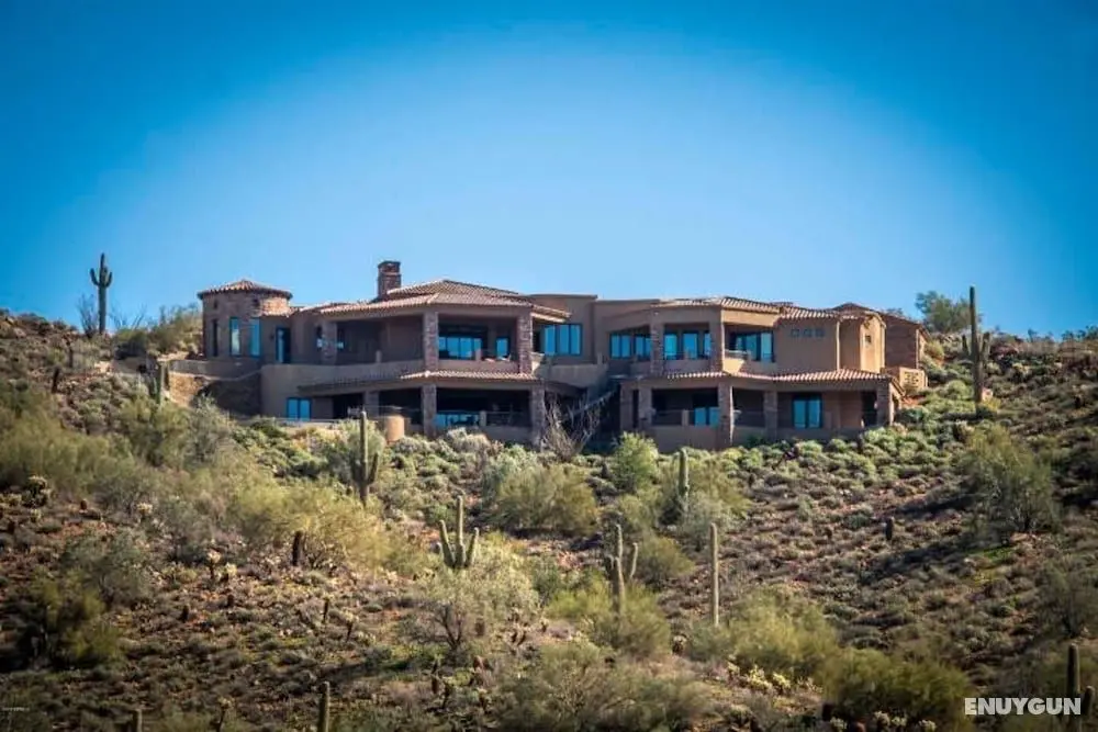 Breathtaking Views From This Hillside Masterpiece! - Öne Çıkan Resim